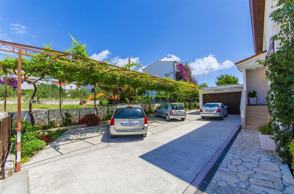 Apartments Mate Трогир Екстериор снимка