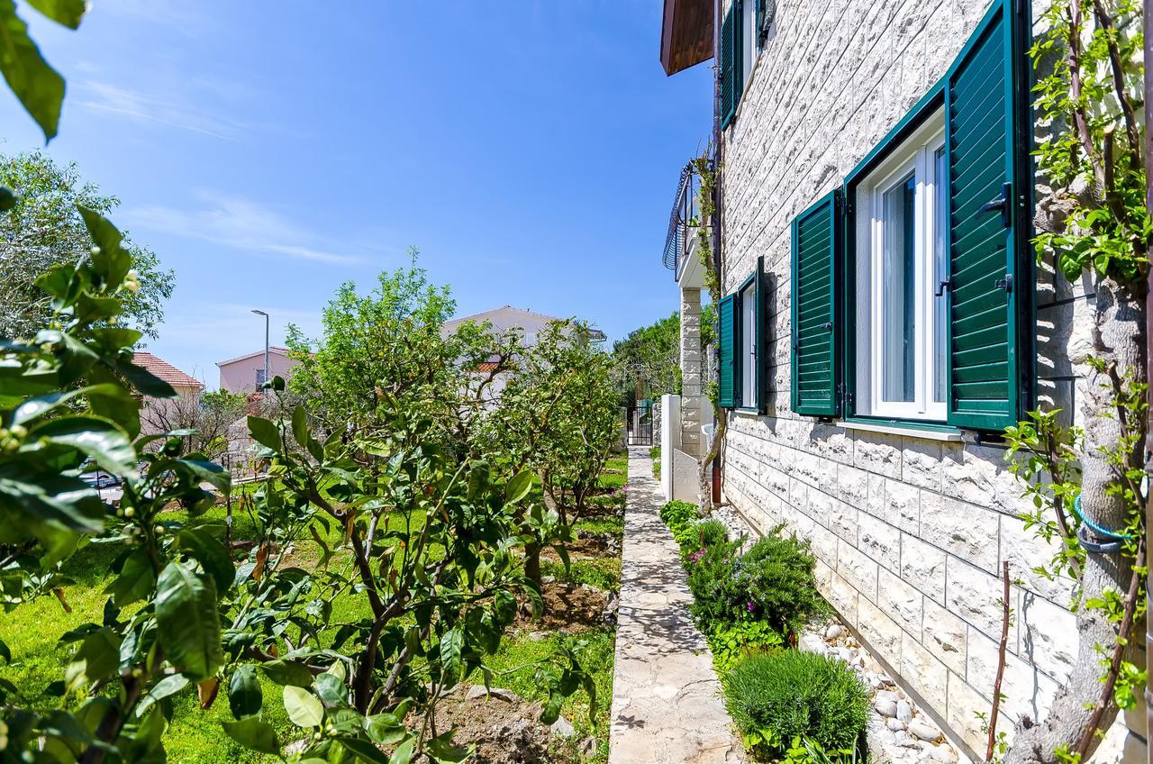Apartments Mate Трогир Екстериор снимка