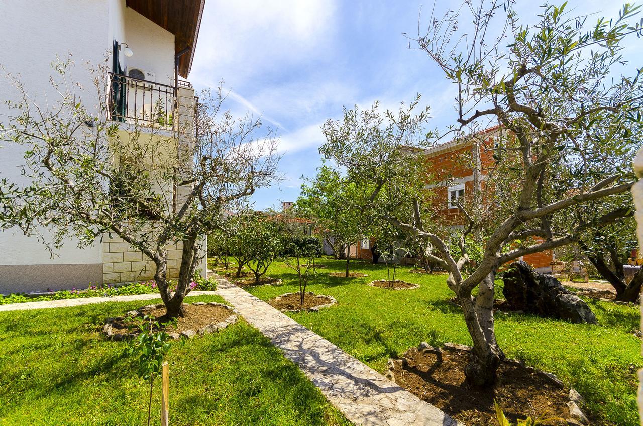 Apartments Mate Трогир Екстериор снимка