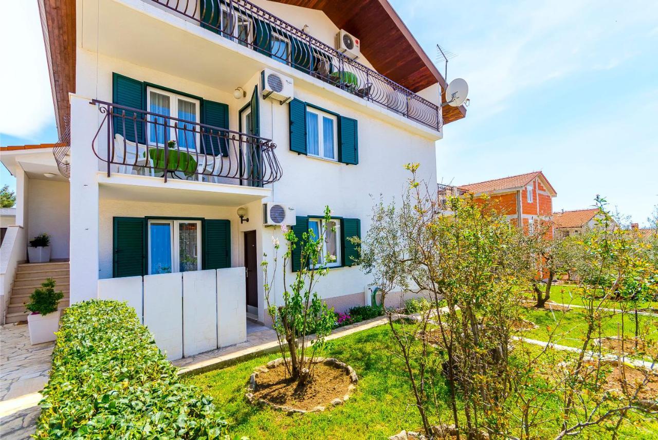 Apartments Mate Трогир Екстериор снимка