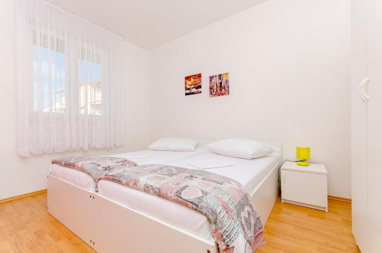 Apartments Mate Трогир Екстериор снимка