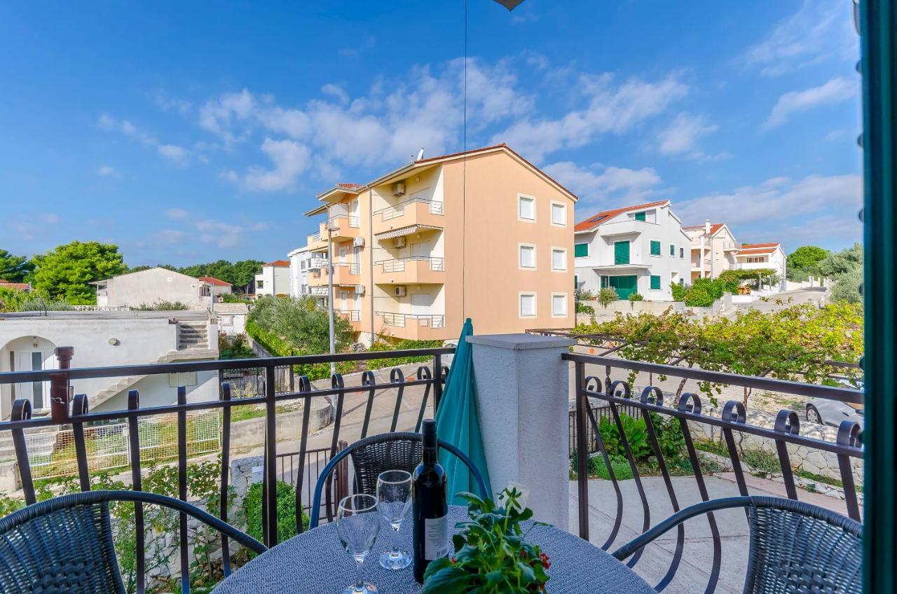 Apartments Mate Трогир Екстериор снимка