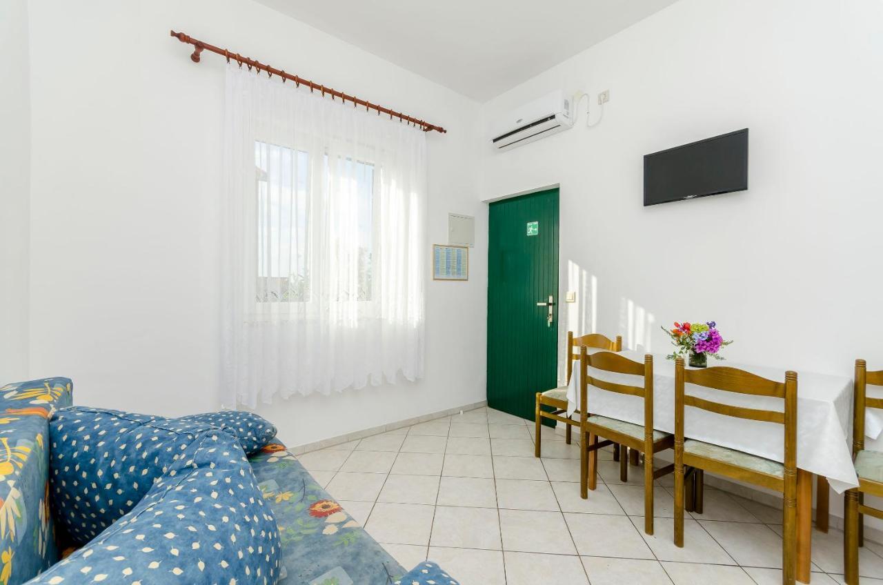 Apartments Mate Трогир Екстериор снимка