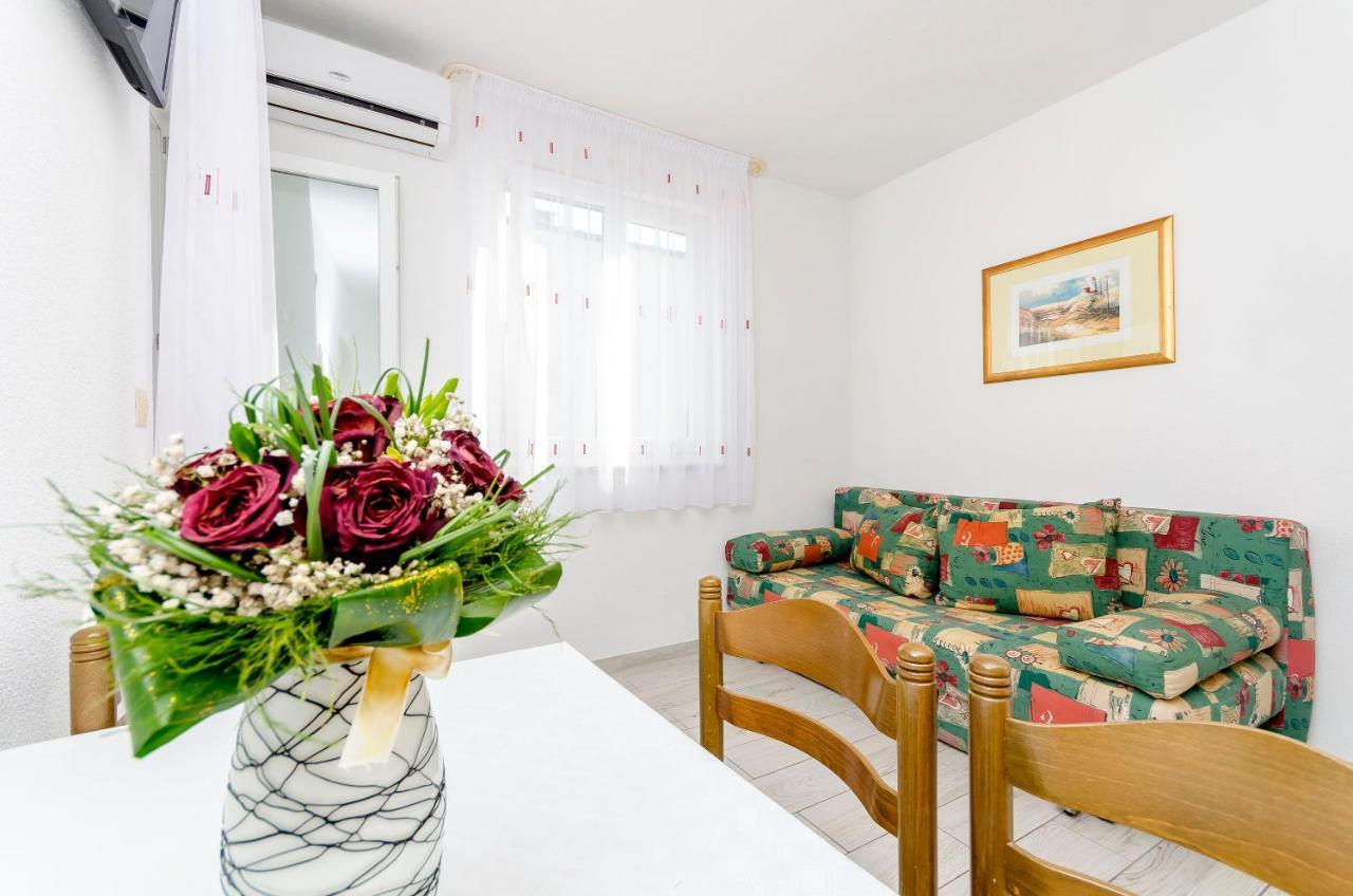 Apartments Mate Трогир Екстериор снимка