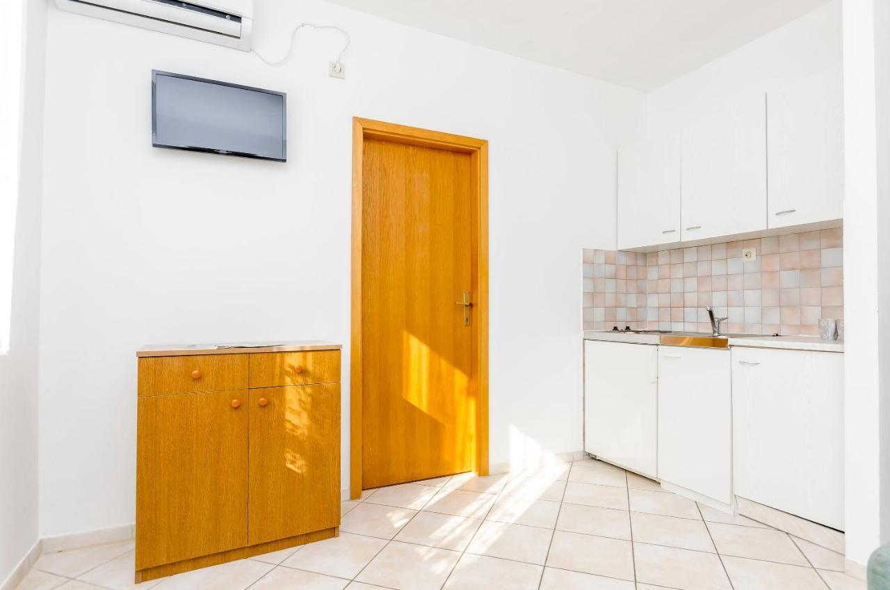 Apartments Mate Трогир Екстериор снимка