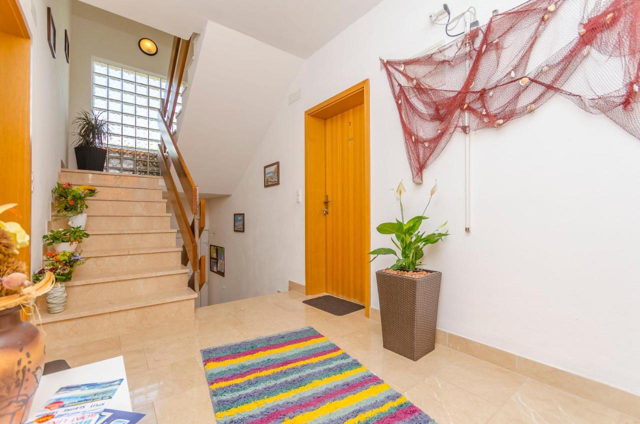 Apartments Mate Трогир Екстериор снимка