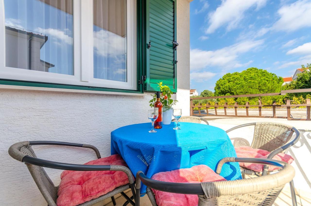 Apartments Mate Трогир Екстериор снимка