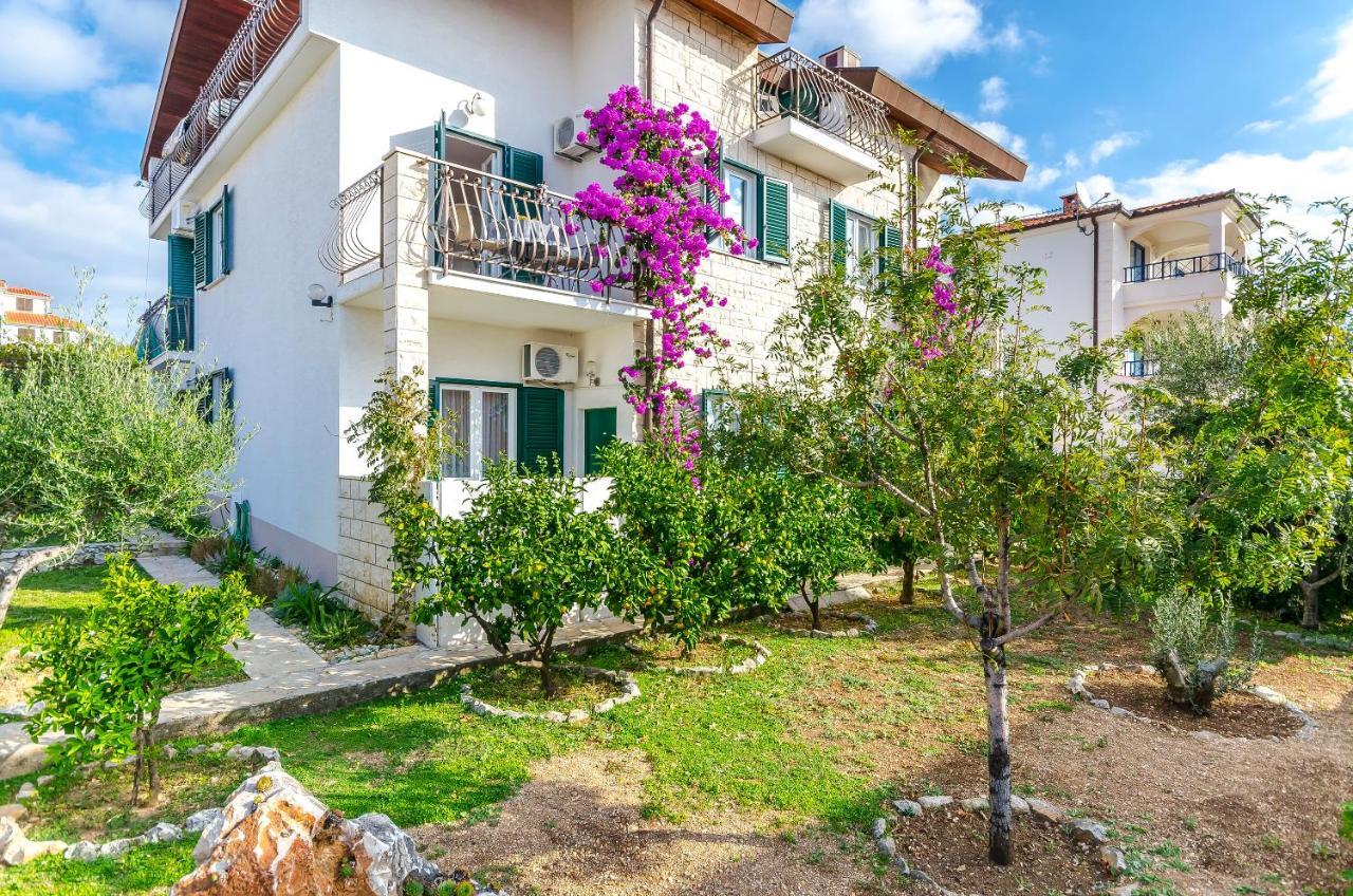 Apartments Mate Трогир Екстериор снимка