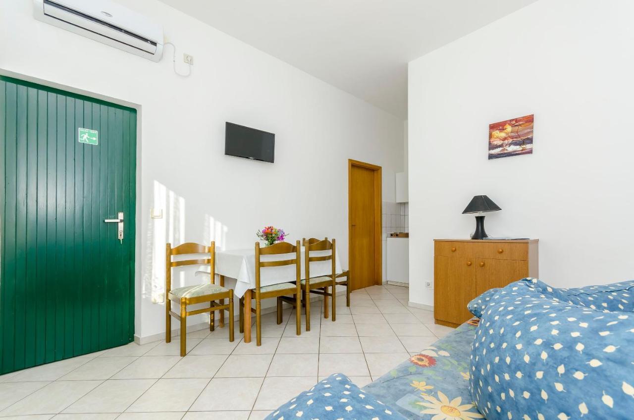 Apartments Mate Трогир Екстериор снимка