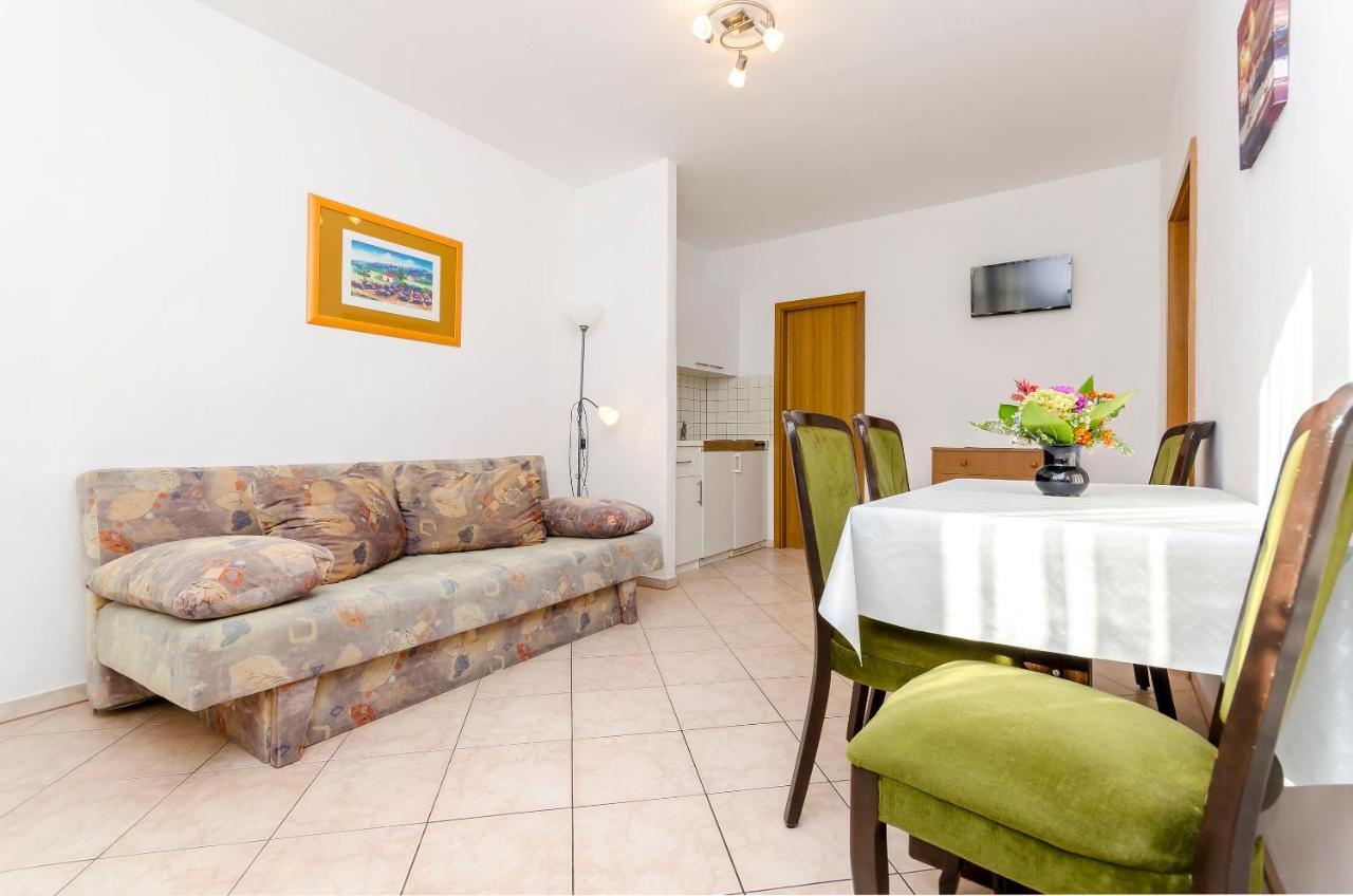 Apartments Mate Трогир Екстериор снимка