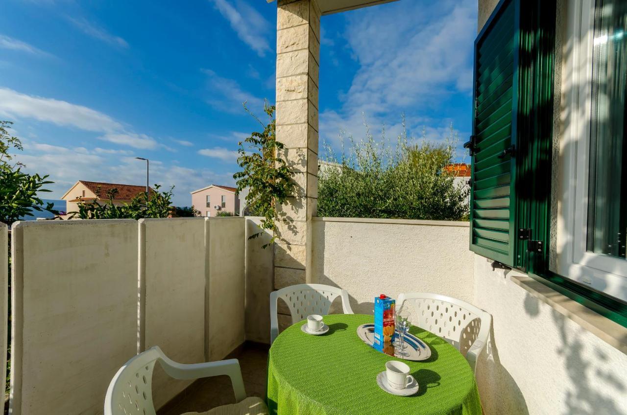 Apartments Mate Трогир Екстериор снимка