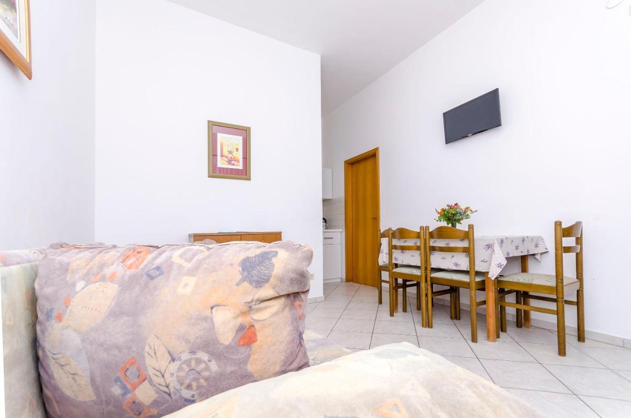 Apartments Mate Трогир Екстериор снимка